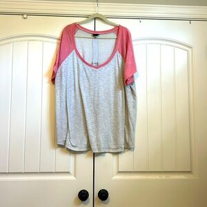 Cute torrid shirt. Plus size.  5 (fits like 26w). Cream and pink